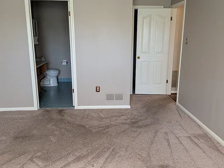 203 Remington Ct #203 — Photo 15