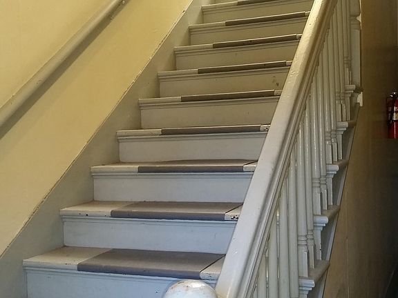 3rd image of 1556 NW Ballard Way APT 3