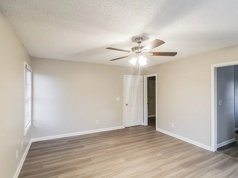 839 Ashley Ln — Photo 9