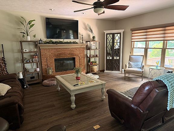 5th image of 604 Sunny Brook Rd