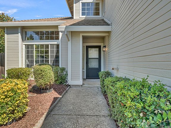 3rd image of 2220 Thurton Dr