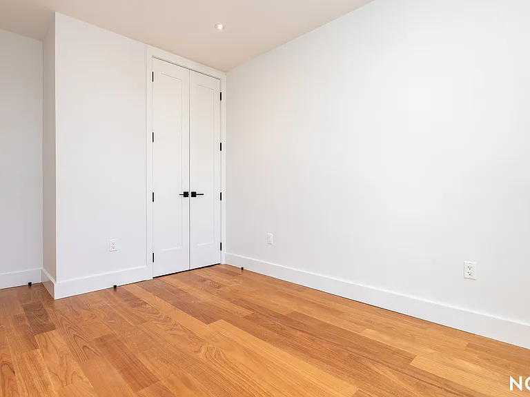 675 E 32nd St #42 — Photo 18