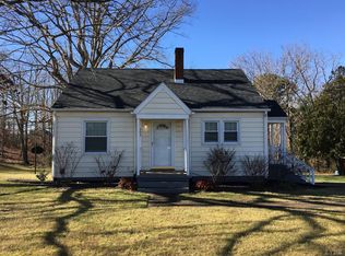 303 School Rd, Hurt, VA 24563