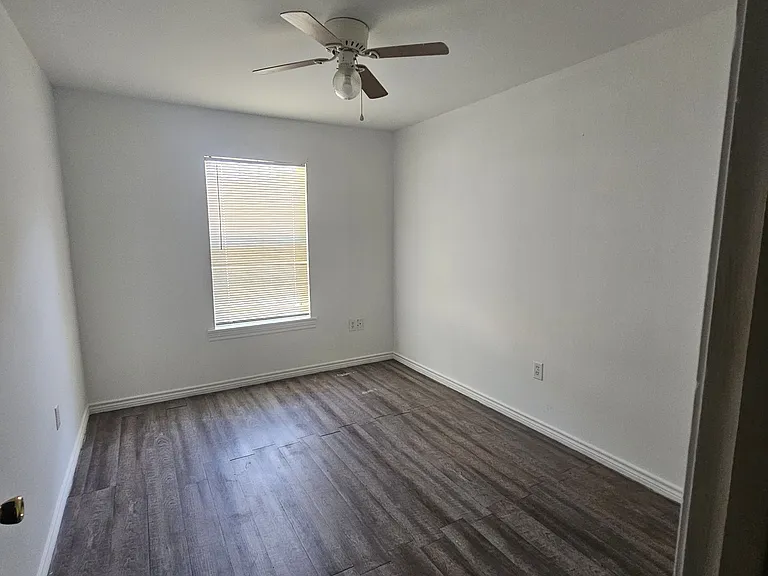 409 E Kerr Ave — Photo 12