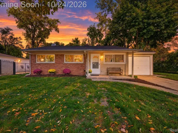 22030 Sloman St, Oak Park, MI 48237