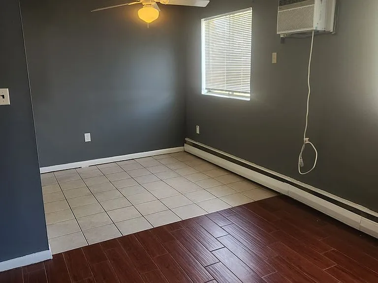 Taylor Court Apartments — Photo 16