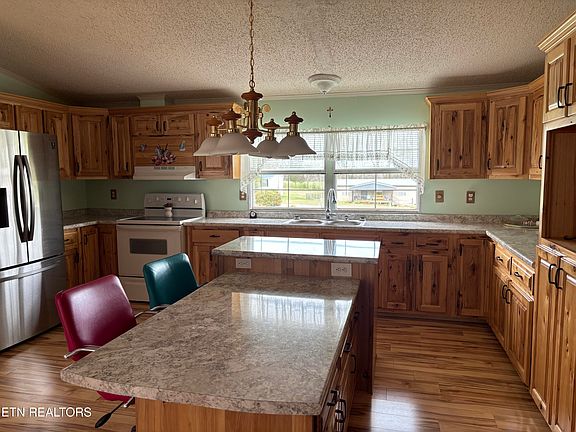 3rd image of 350 Westmoreland Ct
