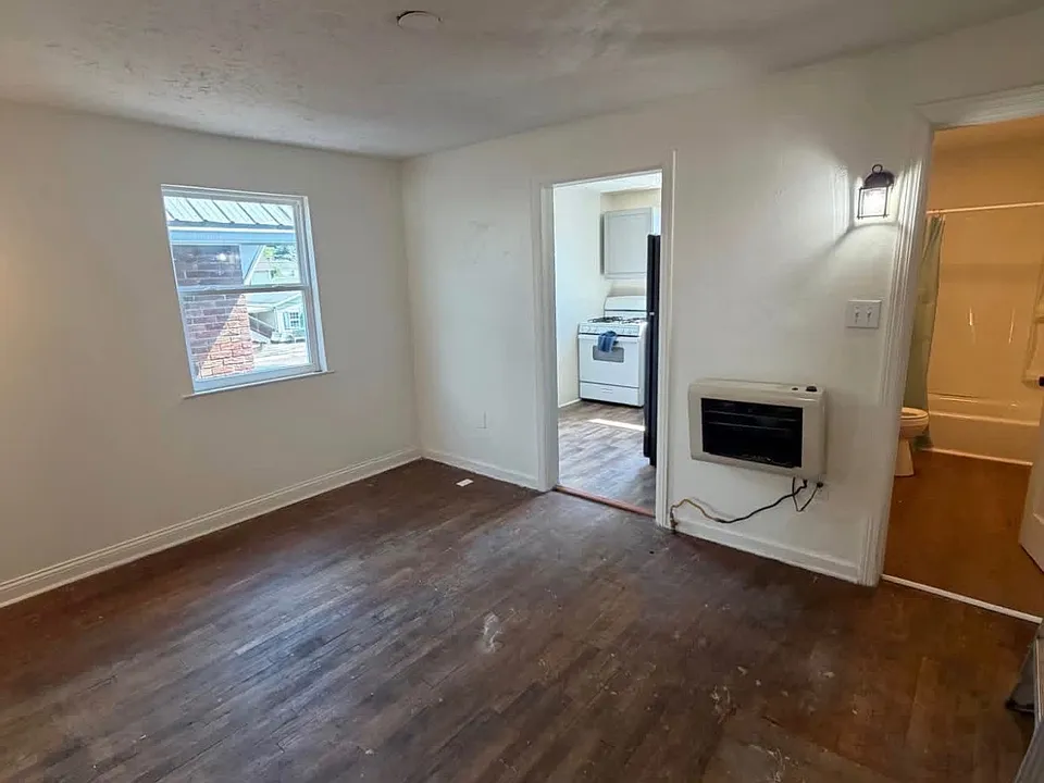 406 1/2 Bellefonte St #3