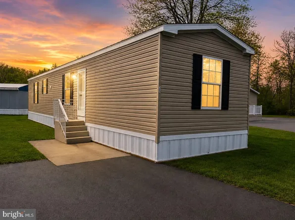 35 Lynn St, Mifflinburg, PA 17844