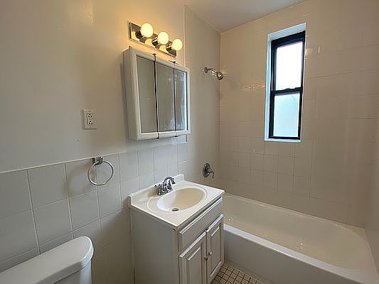 4th image of 699 Ocean Ave #5FF