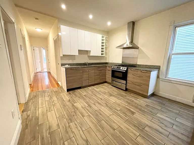 17 Sachem St #2A — Photo 2