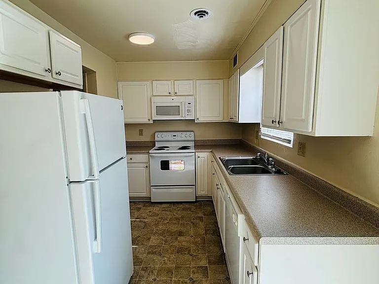335 New Kent Rd — Photo 7