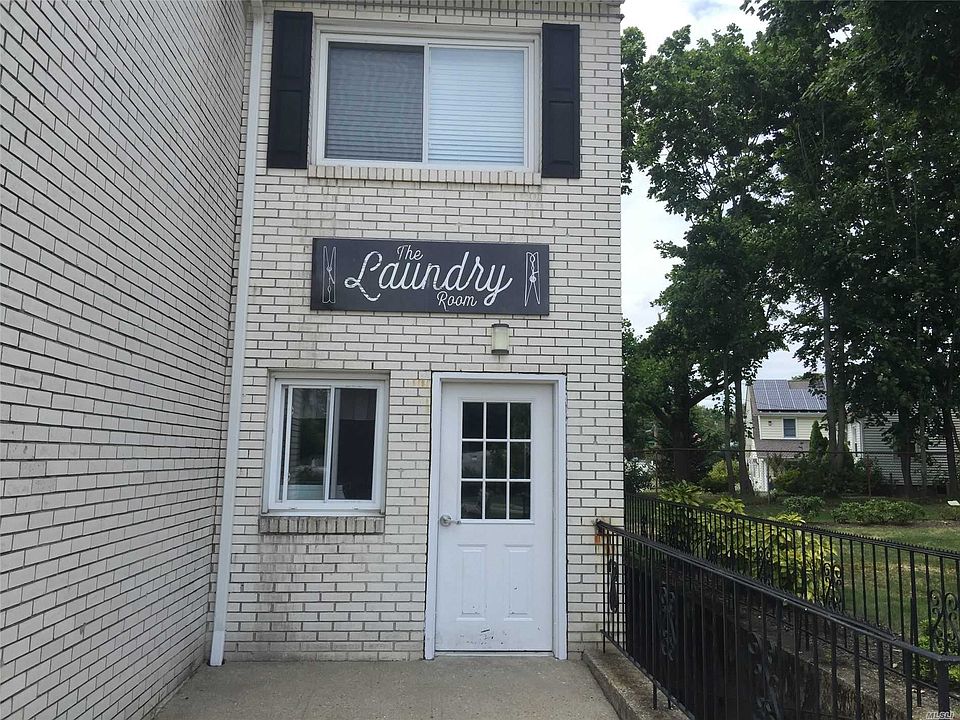 2nd image of 520 Dawson Ln