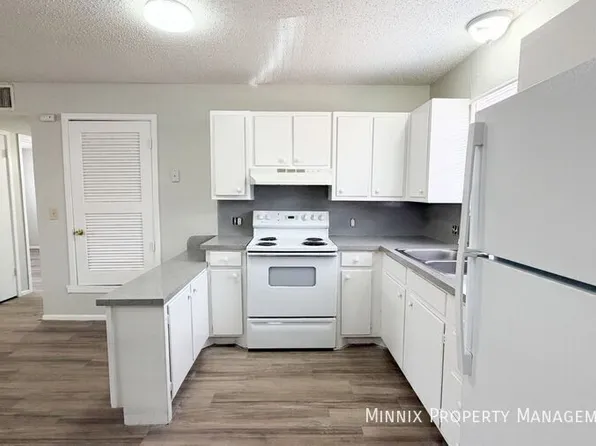 2405 W 19th St APT B, Plainview, TX 79072
