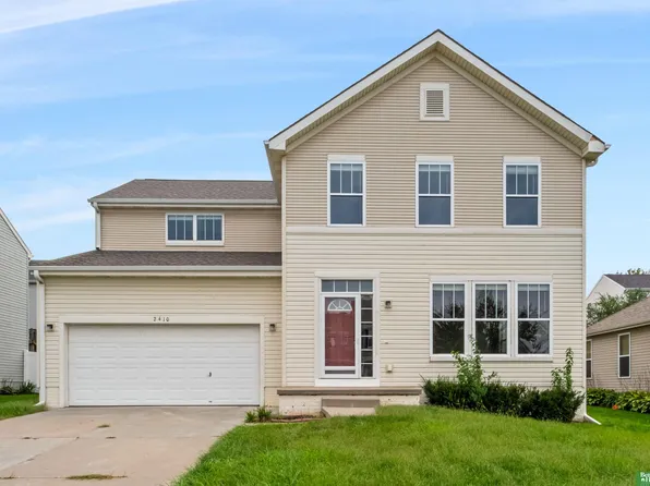 2410 S River Rock Dr, Papillion, NE 68046