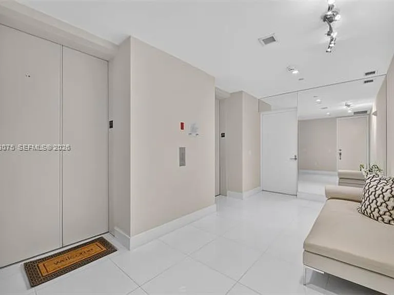 1100 Biscayne Boulevard Mall #2902 — Photo 3