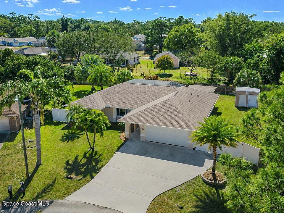 1st image of 100 Echo Ct SE