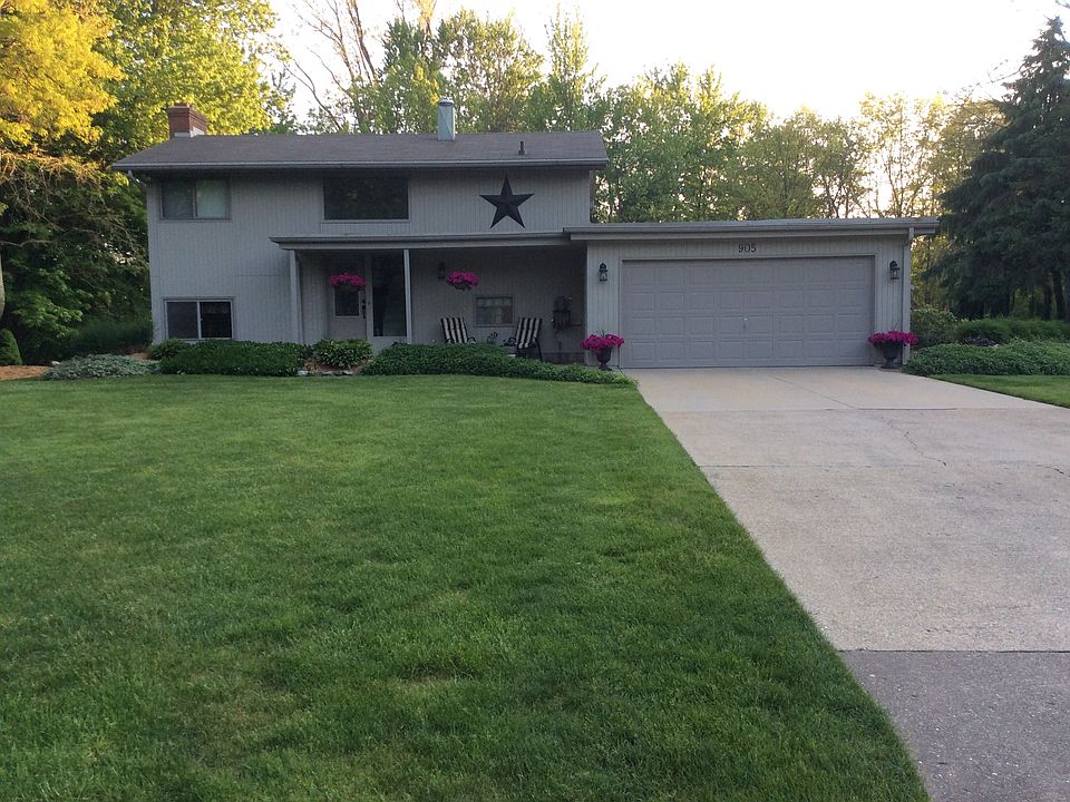 1st image of 905 104th Ave