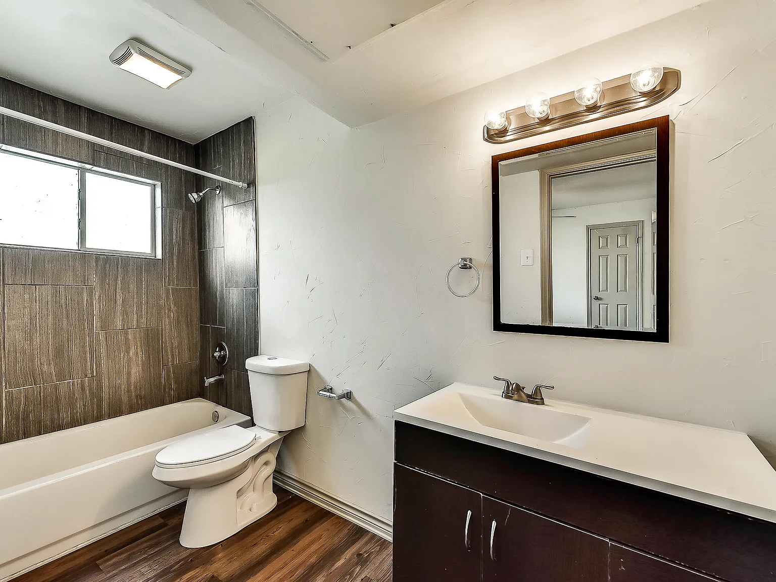 1502 N Peak Street — Photo 2