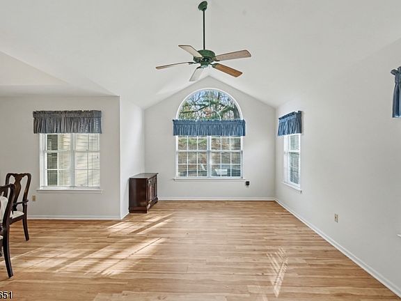 5th image of 2401 Braddock Rd