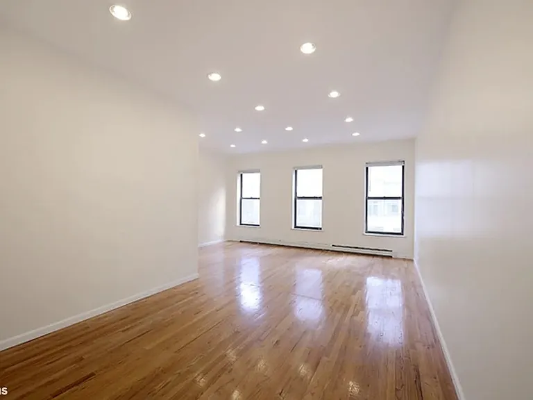 805 6th Ave #3 — Photo 1