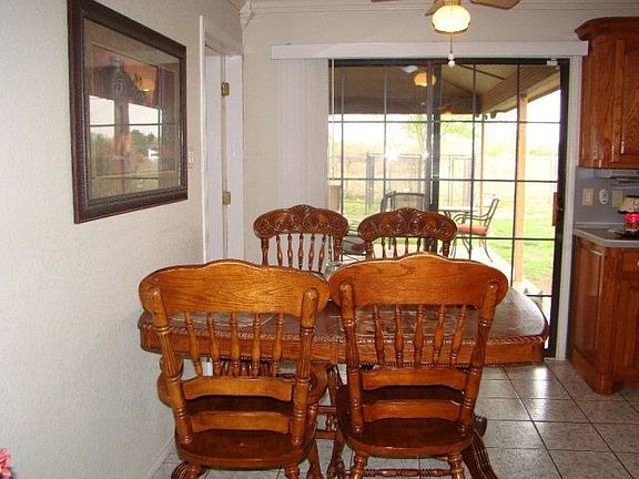 4th image of 1809 E Oak Ave