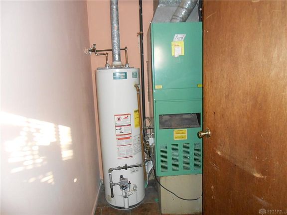 3rd image of 3826 Palmerston Ave
