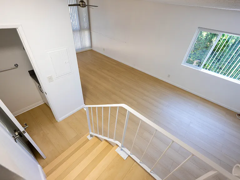13059 Oxnard St #209 — Photo 8