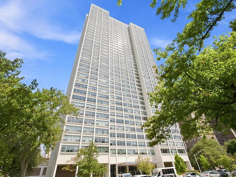 1700 E 56th St #2406