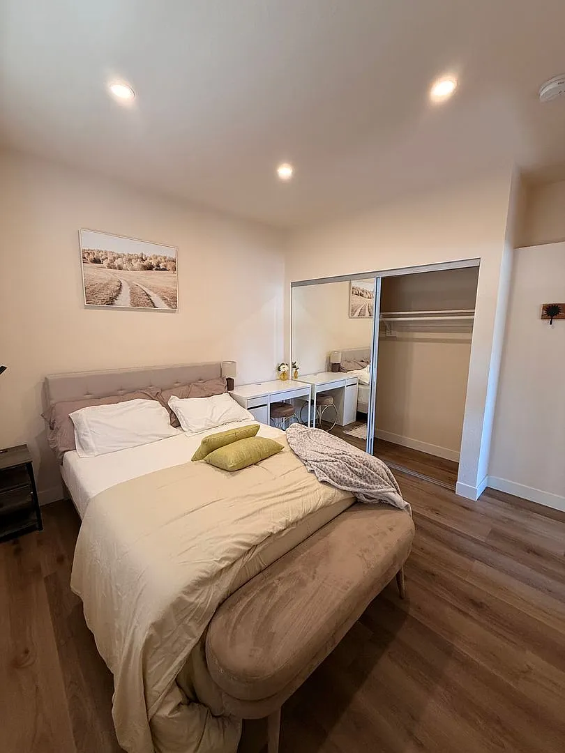 Charming furnished 1BR/1BA+ bonus Room in Oakland. — Photo 4