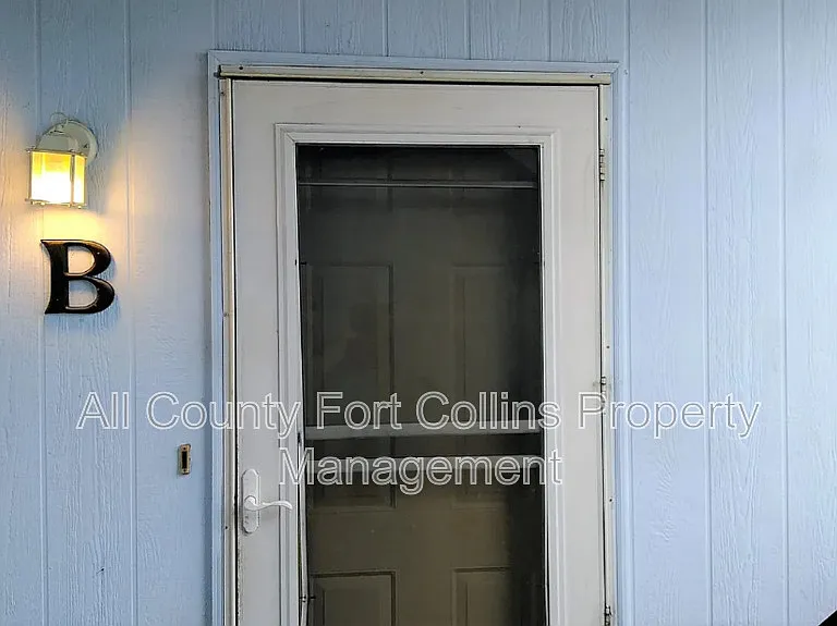 1200 Sugarpine St #B — Photo 2
