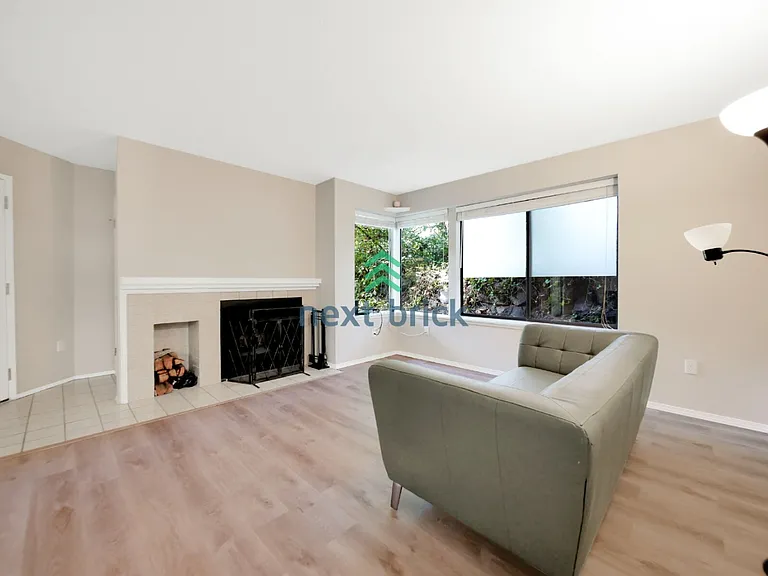 1270 Bellevue Way NE #3 — Photo 2