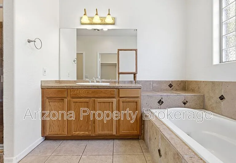 1933 W Tanya Trl — Photo 25