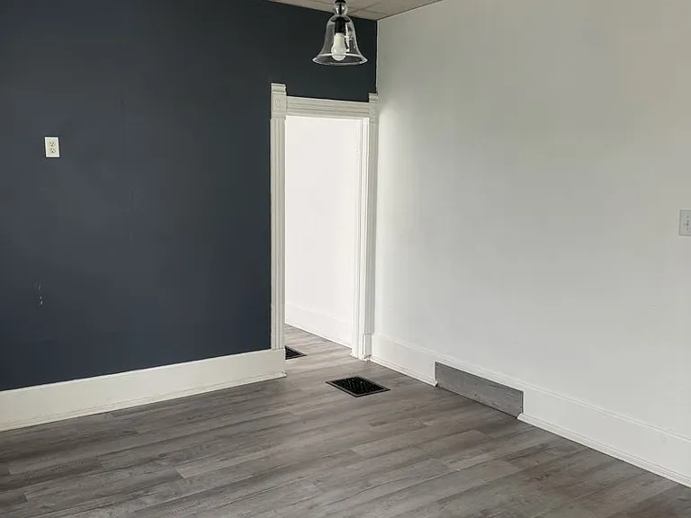 6801 Lexington Avenue — Photo 8