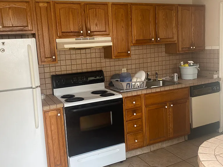3 Stuart Dr — Photo 2