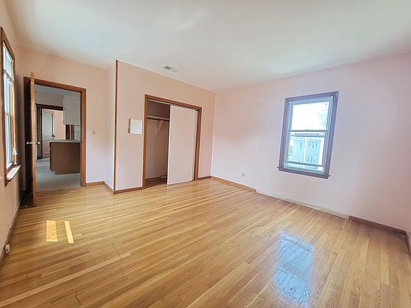 4th image of 15 Glenwood Way #2