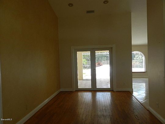 4th image of 207 Woody Cir