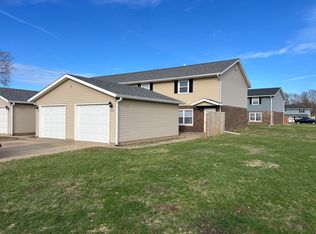 2722 S Skyway Rd, Peoria, IL 61607