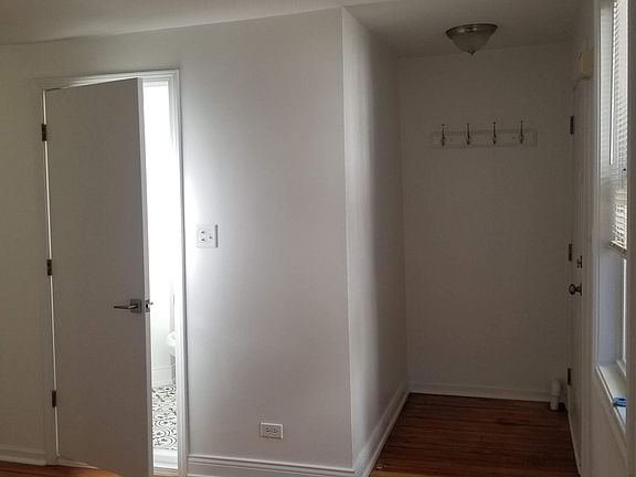 2nd image of 935 N Honore St APT 1R