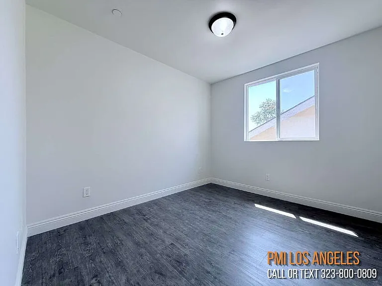 1440 E 42nd St — Photo 9