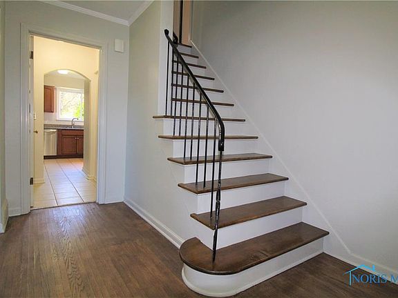 3rd image of 2619 Densmore Dr