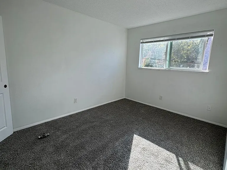 212 D Street — Photo 7