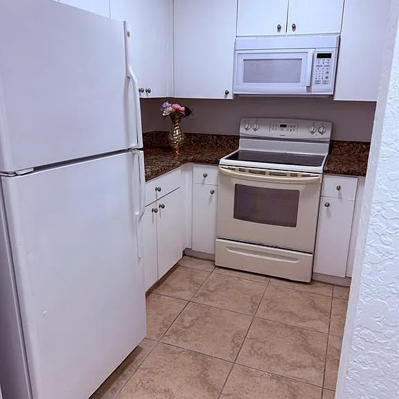 2941 Riverside Dr #303 — Photo 5
