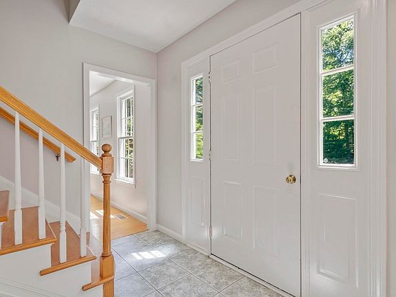 4th image of 65 Whitney Ln