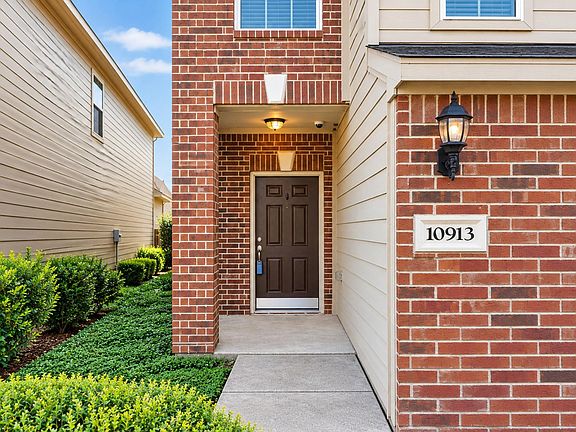 4th image of 10913 Panther Ct