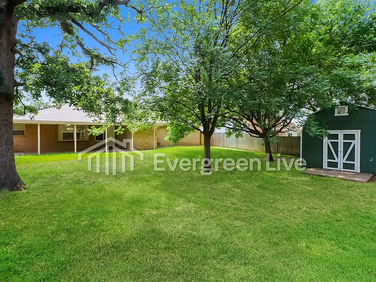 2417 Meadow Vw — Photo 19