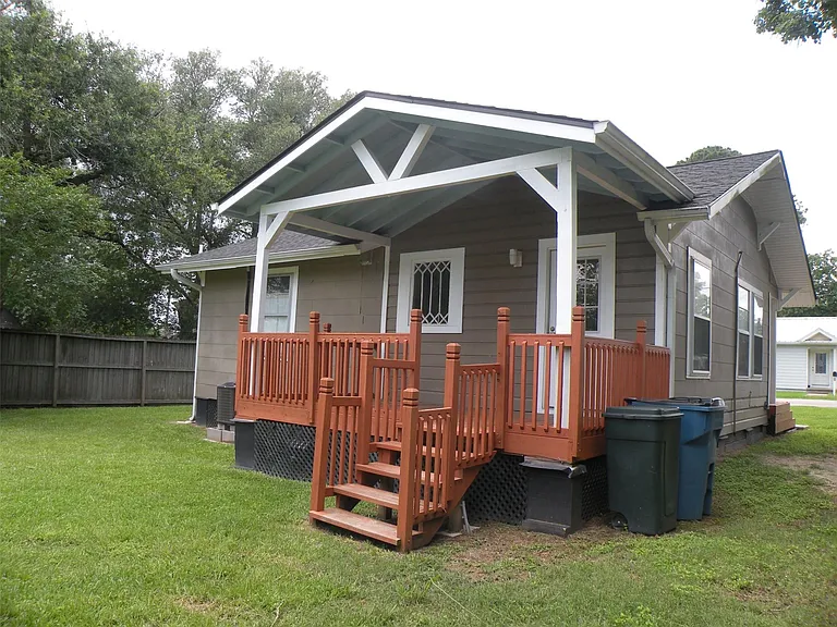 319 N Hunt St — Photo 9