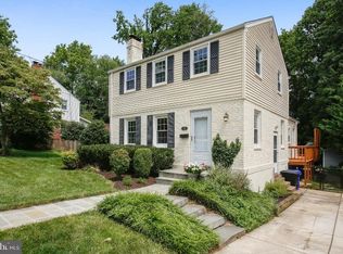 5949 10th Rd N, Arlington, VA 22205