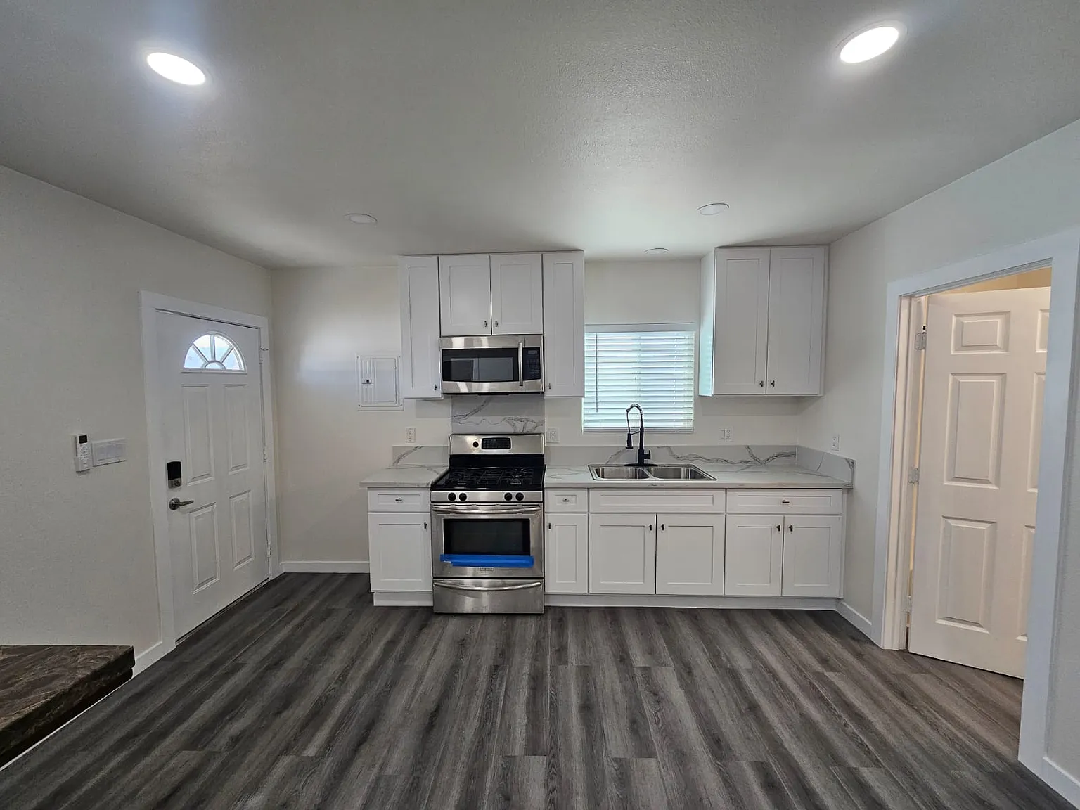2 bed, 600 sqft, $1,800 — Photo 1