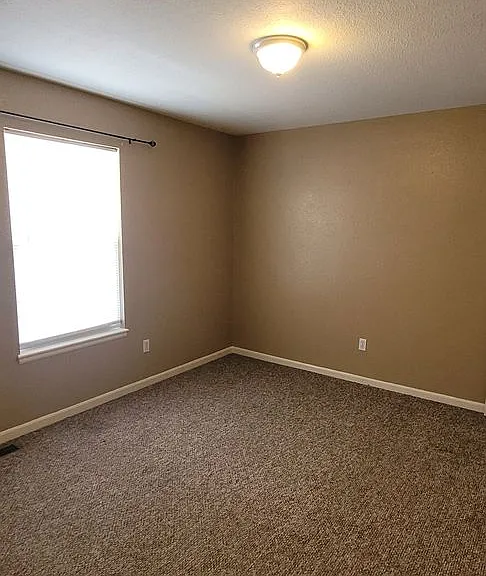 801 Johnson Cir — Photo 13